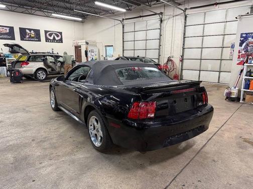 2000 Ford Mustang Base