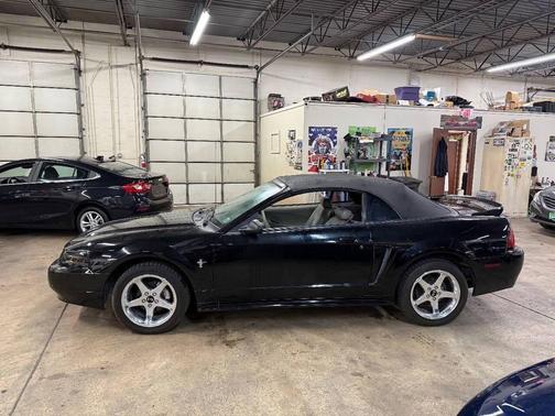 2000 Ford Mustang Base