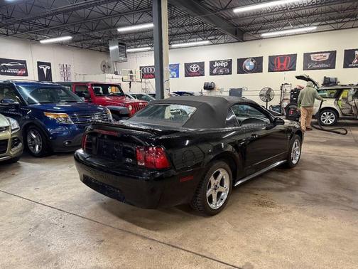 2000 Ford Mustang Base