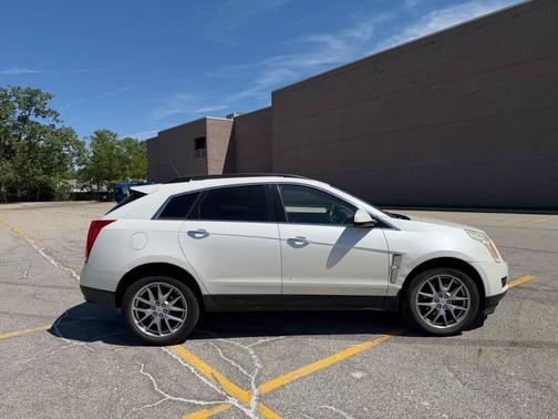 White 2012 Cadillac SRX Base