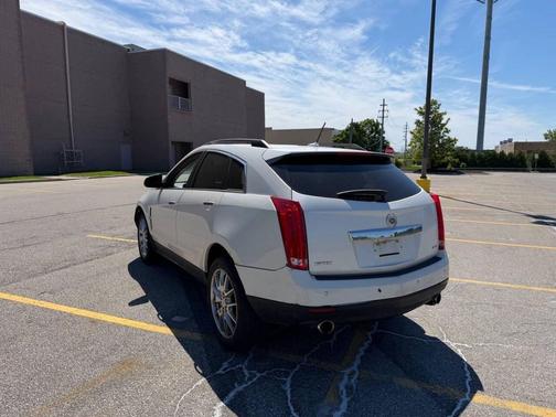 White 2012 Cadillac SRX Base
