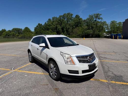 White 2012 Cadillac SRX Base