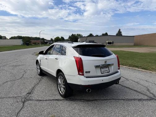 White 2012 Cadillac SRX Base