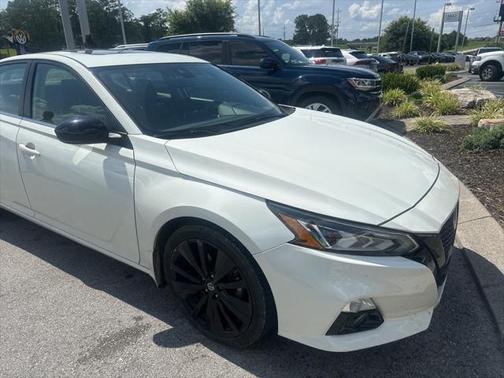 2022 Nissan Altima SR FWD