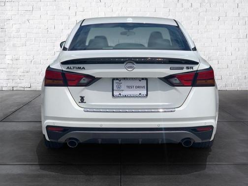 2022 Nissan Altima SR FWD