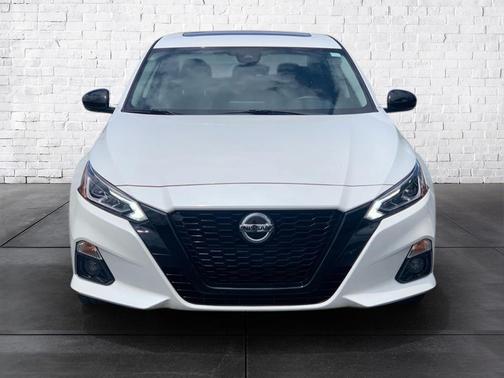 2022 Nissan Altima SR FWD
