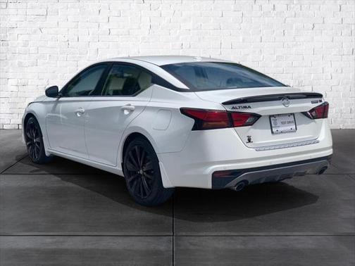 2022 Nissan Altima SR FWD