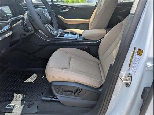 2025 Audi Q7 55 Premium Plus