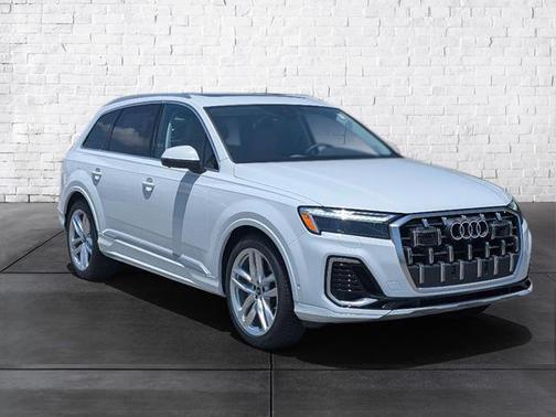 2025 Audi Q7 55 Premium Plus