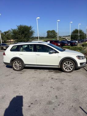 2017 Volkswagen Golf Alltrack TSI S
