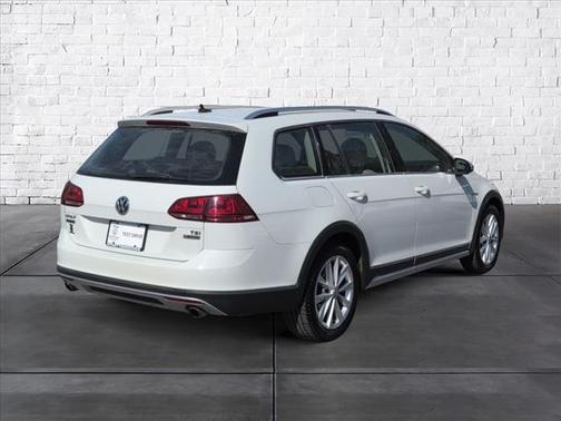 2017 Volkswagen Golf Alltrack TSI S