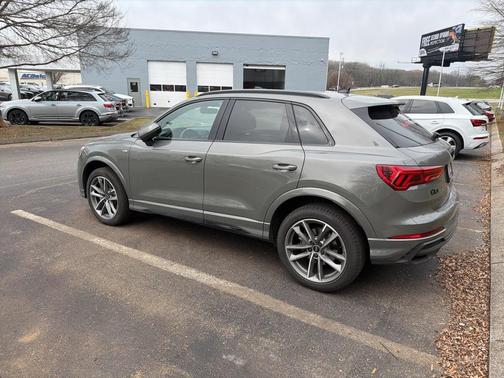 2025 Audi Q3 Premium 45 TFSI S line quattro Tiptronic
