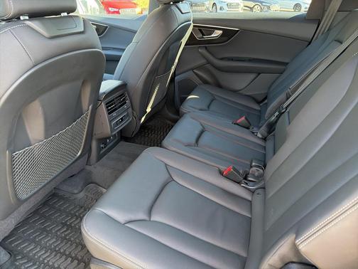 2025 Audi Q7 45 Premium