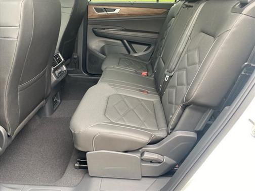 2025 Volkswagen Atlas 2.0T SE w/Technology 4MOTION
