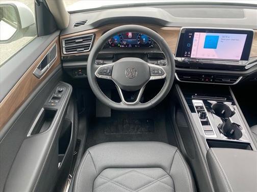 2025 Volkswagen Atlas 2.0T SE w/Technology 4MOTION