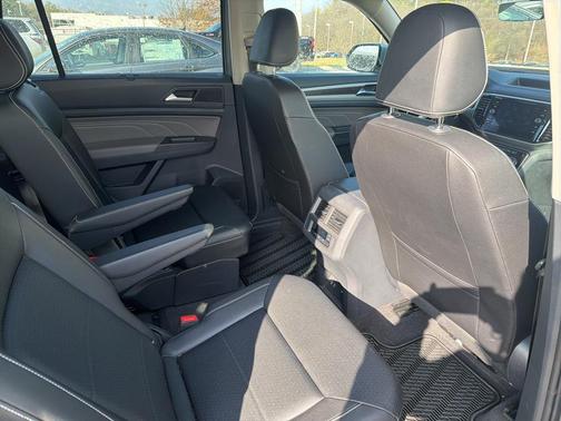 2023 Volkswagen Atlas 3.6L SE w/Technology
