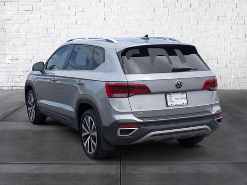 Silver Metallic 2023 Volkswagen Taos 1.5T SE