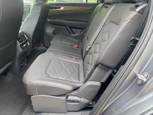2025 Volkswagen Atlas 2.0T SE