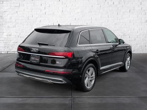 2022 Audi Q7 55 Premium Plus