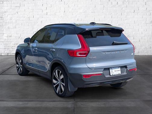 2022 Volvo XC40 Recharge Pure Electric P8 Twin Plus
