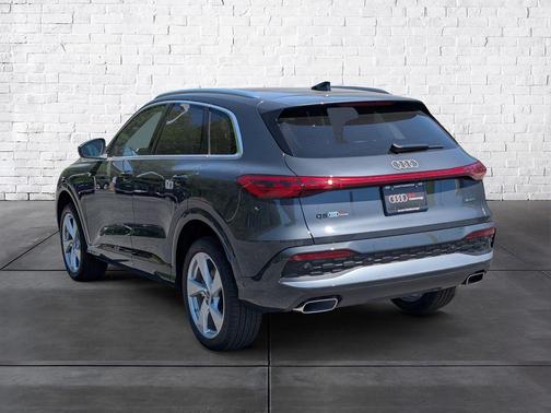 Tambora Gray Metallic 2026 Audi Q5 Premium Plus TFSI quattro S tronic