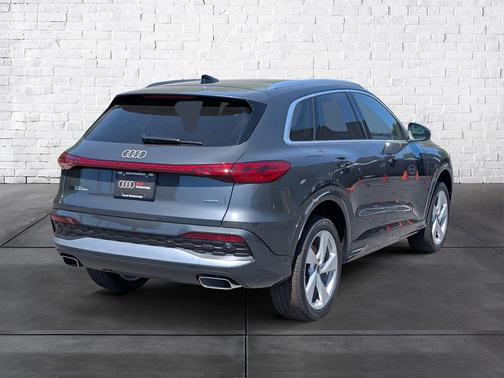 Tambora Gray Metallic 2026 Audi Q5 Premium Plus TFSI quattro S tronic
