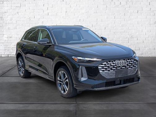 Mythos Black Metallic 2025 Audi Q5 40 Premium