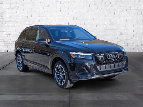 2025 Audi Q7 45 Premium Plus