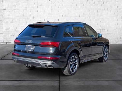 2025 Audi Q7 45 Premium Plus