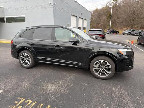 2025 Audi Q7 45 Premium Plus