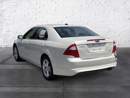 White 2010 Ford Fusion SE