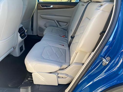 2025 Volkswagen Atlas 2.0T SE w/Technology 4MOTION