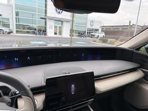 2025 Lincoln Nautilus Reserve