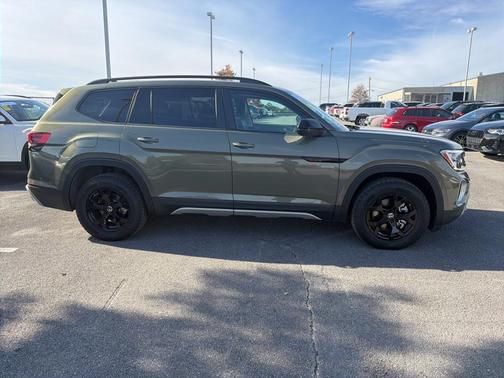 2025 Volkswagen Atlas 2.0T Peak Edition