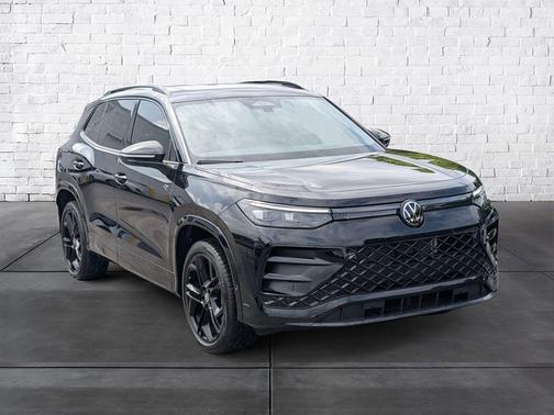 Deep Black Pearl 2025 Volkswagen Tiguan 2.0T SE R-Line Black 4MOTION