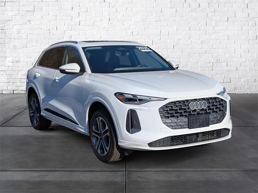 2025 Audi Q5 Premium TFSI quattro S tronic