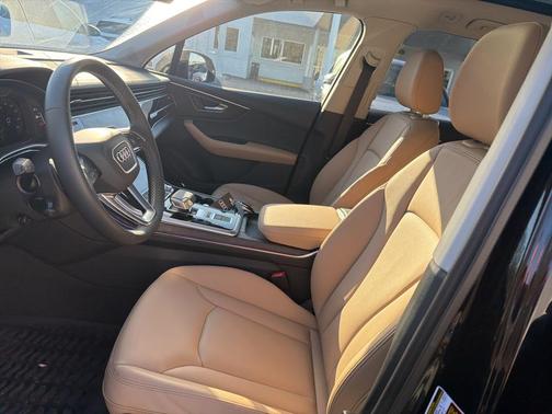 2025 Audi Q7 45 Premium