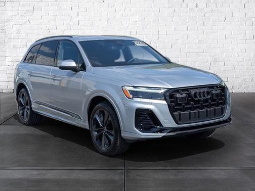 2025 Audi Q7 55 Premium Plus