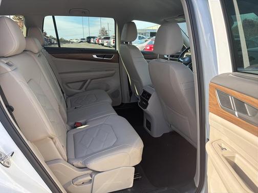 2025 Volkswagen Atlas 2.0T SE w/Technology