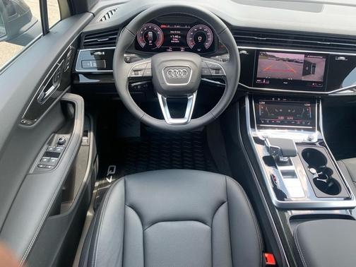 2025 Audi Q7 55 Premium Plus