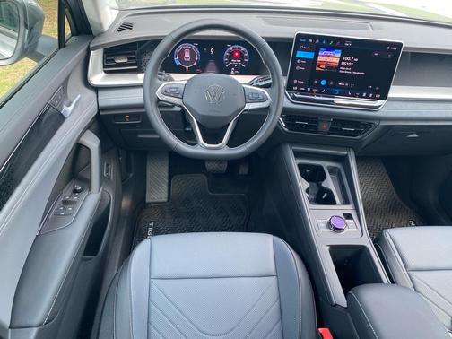 2025 Volkswagen Tiguan 2.0T SE