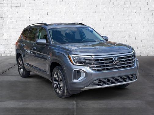 Platinum Gray Metallic 2024 Volkswagen Atlas 2.0T SE
