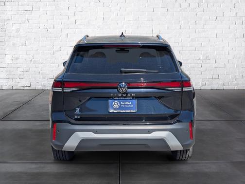 Black 2025 Volkswagen Tiguan 2.0T SE