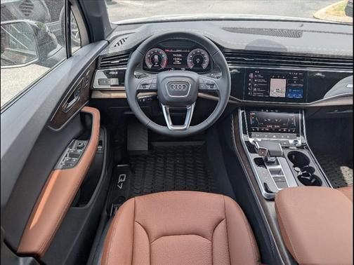 2025 Audi Q7 45 Premium Plus