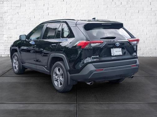 2022 Toyota RAV4 Hybrid XLE