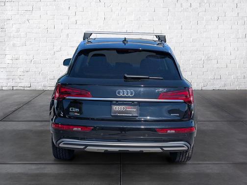 Mythos Black Metallic 2023 Audi Q5 40 Premium