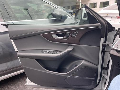 2023 Audi Q8 55 Prestige