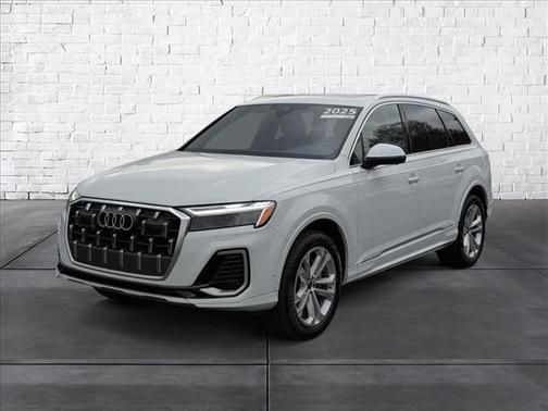 2025 Audi Q7 55 Premium Plus