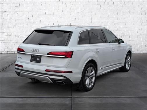 2025 Audi Q7 55 Premium Plus