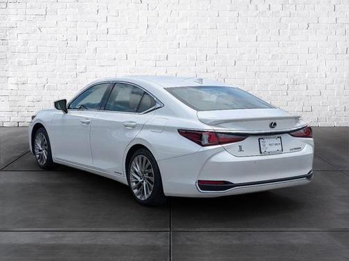 2022 Lexus ES 300h Ultra Luxury